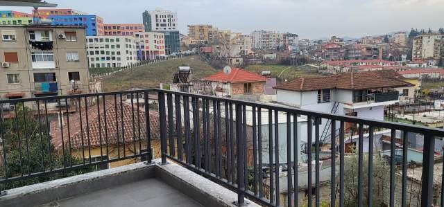 Tirane, jap me qera apartament 2+1+BLK Kati 6, 98 m² 450 Euro (Rruga Ali Demi)