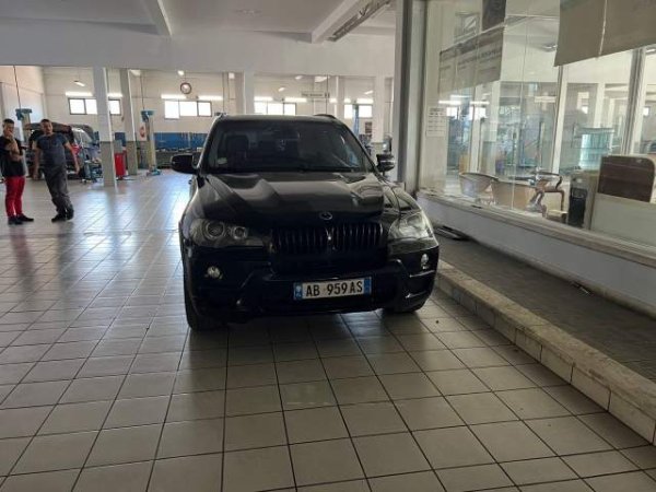 Tirane, shes ose nderroj xhip BMW X5 Viti 2009, 9.500 Euro