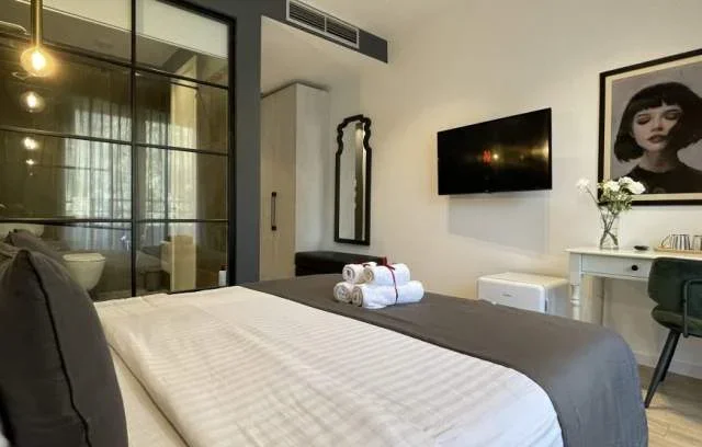 Tirane, jepet me qera garsonier Kati 2, 25 m² 5.600 Leke (Reshit Collaku)