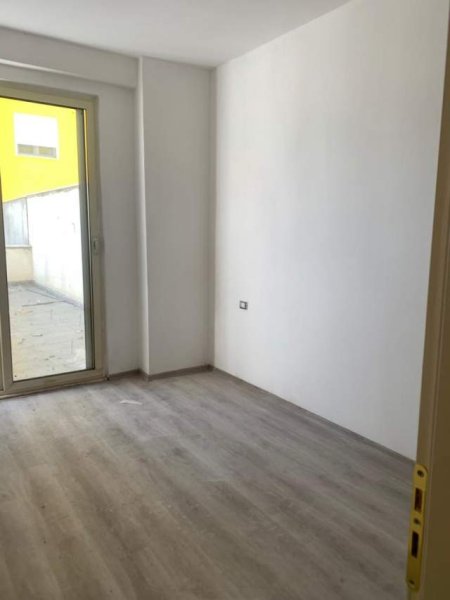 Tirane, shitet apartament 1+1+BLK Kati 4, 120 m² 85.000 Euro (Fusha e Aviacionit)