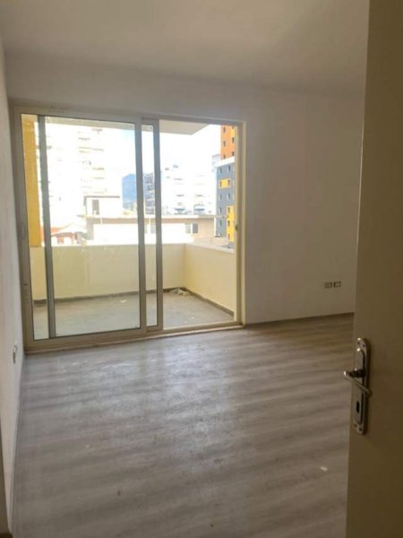 Tirane, shitet apartament 1+1+BLK Kati 4, 100 m² 85.000 Euro (Fusha e Aviacionit)
