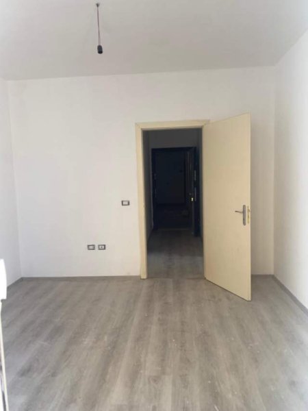Tirane, shitet apartament 1+1+BLK Kati 4, 100 m² 85.000 Euro (Fusha e Aviacionit)