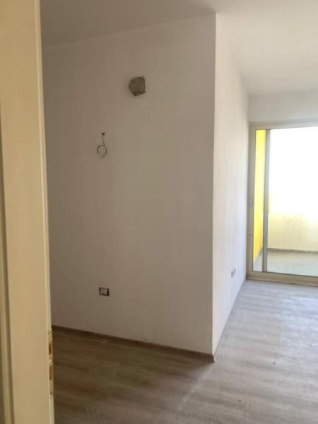 Tirane, shitet apartament 1+1+BLK Kati 4, 120 m² 85.000 Euro (Fusha e Aviacionit)