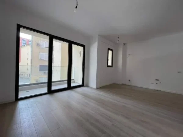 Tirane, jepet me qera apartament 2+1 Kati 3, 99 m² 1.000 Euro (Rruga e Kosovareve)