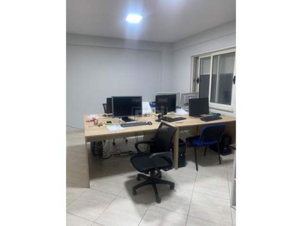 Tirane, jepet me qera zyre Kati 7, 97 m² 450 Euro