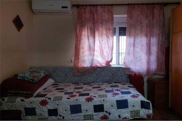 Tirane, jepet me qera apartament 1+1 Kati 2, 63 m² 300 Euro (Rruga Bardhok Biba - Qendër,)