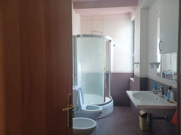 Tirane, jepet me qera apartament 2+1+A+BLK Kati 2, 750 Euro (BULEVARDI ZOGU I 1)