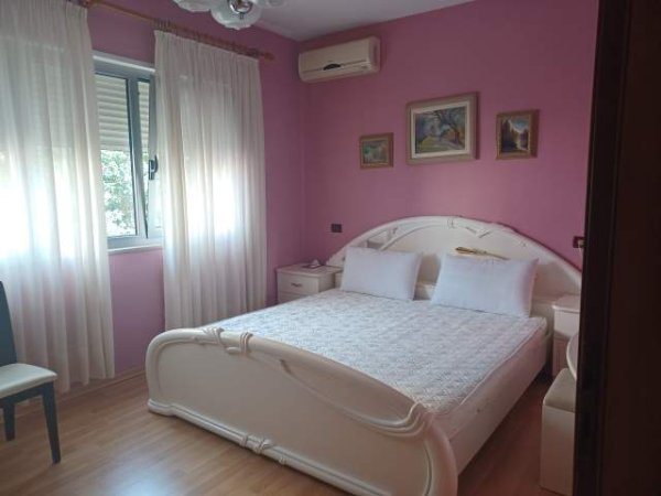 Tirane, jepet me qera apartament 2+1+A+BLK Kati 2, 650 Euro (BULEVARDI ZOGU I 1)