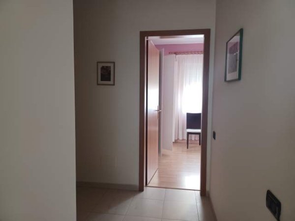 Tirane, jepet me qera apartament 2+1+A+BLK Kati 2, 750 Euro (BULEVARDI ZOGU I 1)