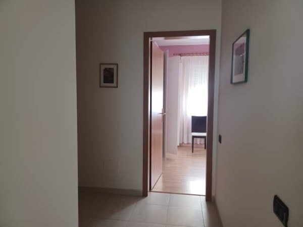 Tirane, jepet me qera apartament 2+1+A+BLK Kati 2, 650 Euro (BULEVARDI ZOGU I 1)