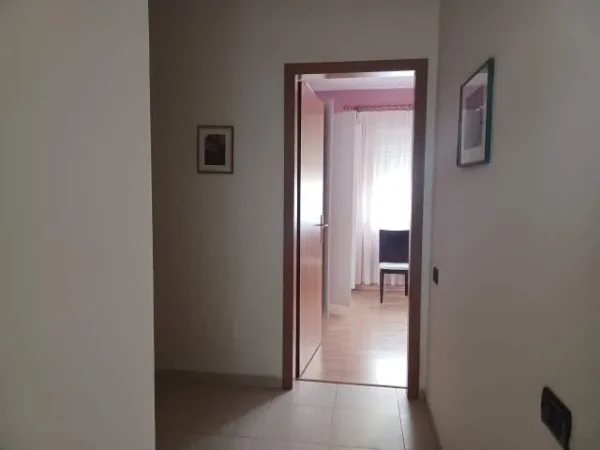 Tirane, jepet me qera apartament 2+1+A+BLK Kati 2, 750 Euro (BULEVARDI ZOGU I 1)