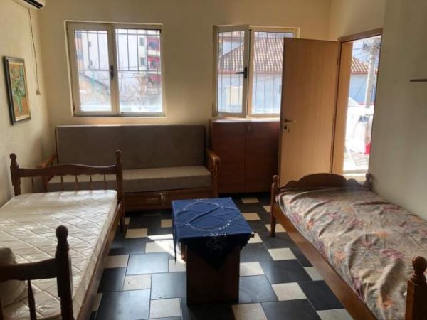 Tirane, jepet me qera garsonier Kati 2, 30 m² 25.000 Leke (rruga shefqet musaraj)