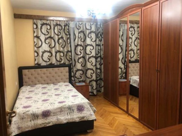Tirane, jap me qera apartament 2+1 Kati 3, 75 m² 450 Euro (pazari i ri)