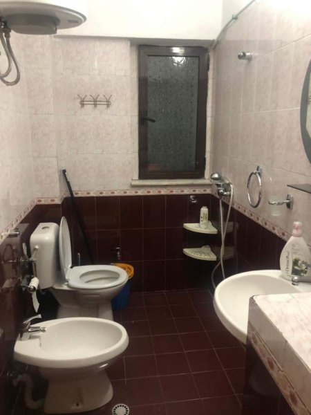 Tirane, jap me qera apartament 2+1 Kati 3, 75 m² 450 Euro (pazari i ri)