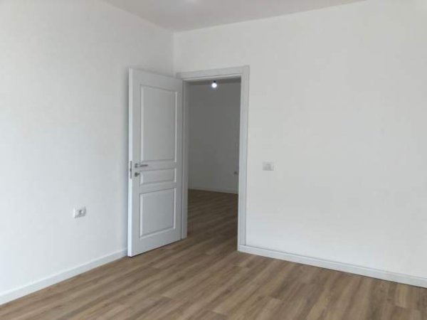 Tirane, jepet me qera apartament 1+1 Kati 3, 76 m² 300 Euro (Fusha e Aviacionit)