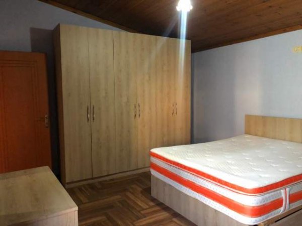 Tirane, jepet me qera apartament 2+1 Kati 3, 120 m² 500 Euro (rruga 3 vellezrit kondi)