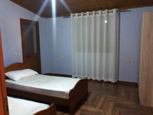 Tirane, jepet me qera apartament 2+1 Kati 3, 120 m² 500 Euro (rruga 3 vellezrit kondi)
