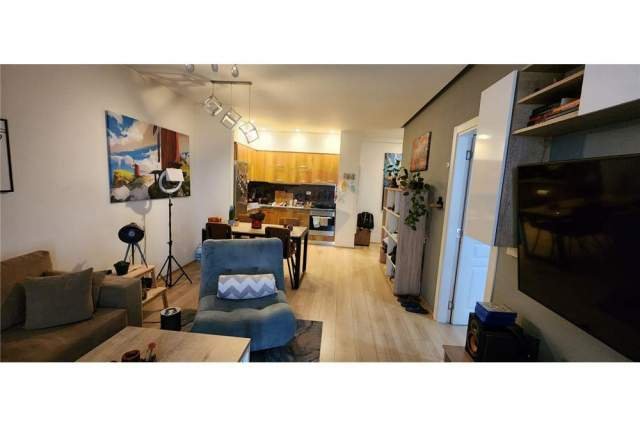 Tirane, jepet me qera apartament 1+1 Kati 7, 76 m² 400 Euro (Panorama - Kompleksi Erjon - Don Bosko)