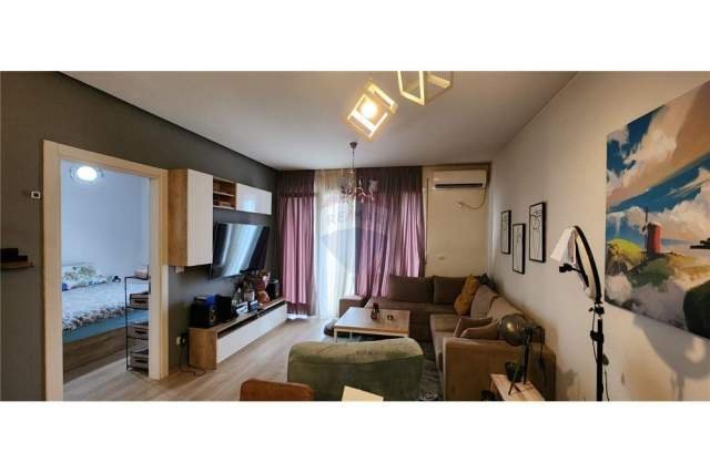 Tirane, jepet me qera apartament 1+1 Kati 7, 76 m² 400 Euro (Panorama - Kompleksi Erjon - Don Bosko)