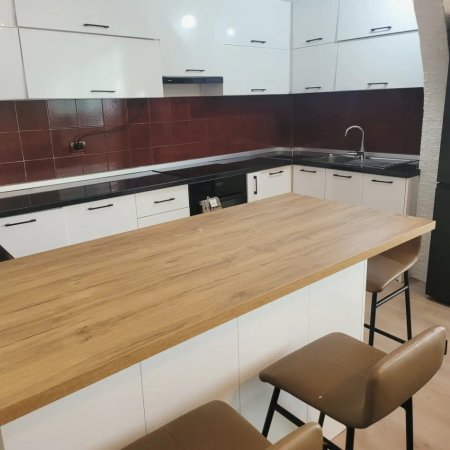 Tirane, jepet me qera apartament duplex 1+1+Ballkon , 80 m² 450 € (rruga Ali Demi)