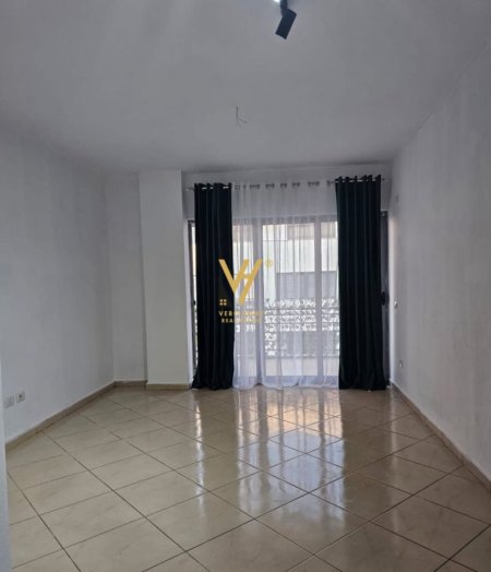 Tirane, jepet me qera apartament 2+1+Ballkon Kati 7, 100 m² 400 € (ASTIR)