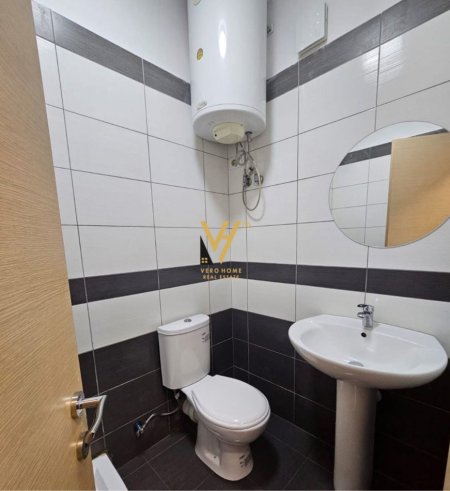 Tirane, jepet me qera apartament 2+1+Ballkon Kati 7, 100 m² 400 € (ASTIR)