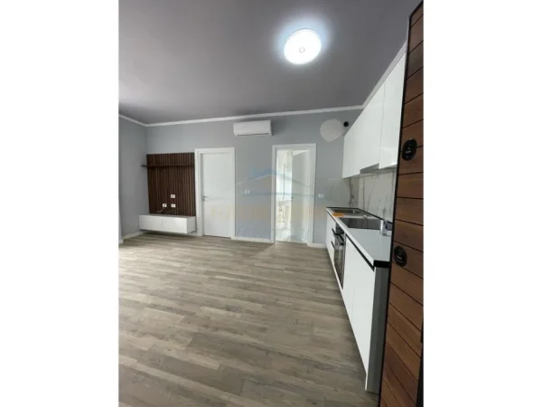 Tirane, shes apartament 1+1+Ballkon Kati 9, 47 m² 88.000 € (5 maji)