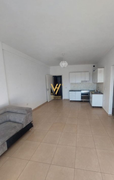 Tirane, jepet me qera apartament 2+1+Ballkon Kati 10, 104 m² 500 € (ISH FUSHA E AVIACIONIT)