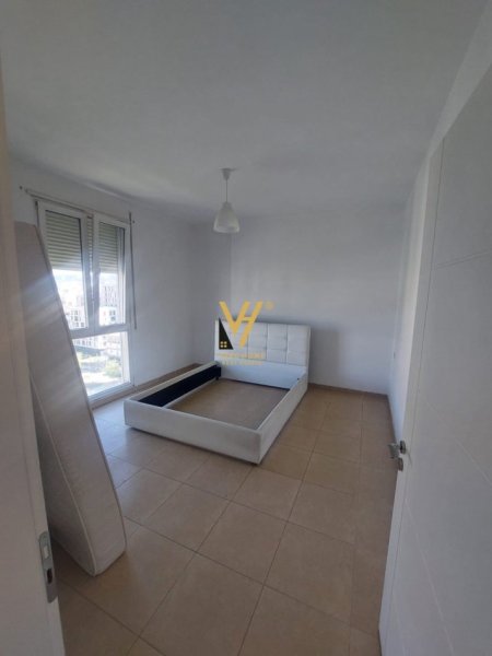 Tirane, jepet me qera apartament 2+1+Ballkon Kati 10, 104 m² 500 € (ISH FUSHA E AVIACIONIT)