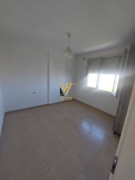 Tirane, jepet me qera apartament 2+1+Ballkon Kati 10, 104 m² 500 € (ISH FUSHA E AVIACIONIT)