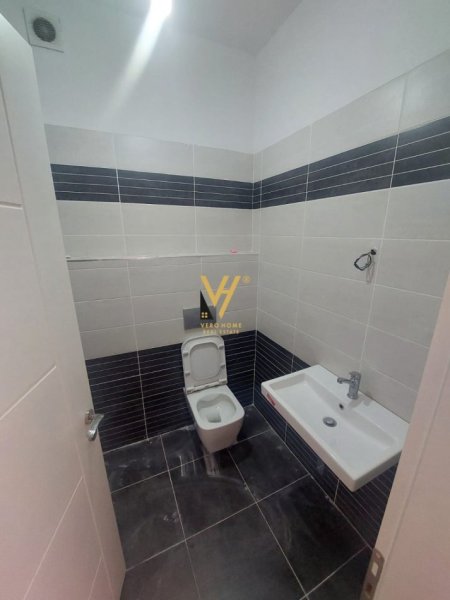 Tirane, jepet me qera apartament 2+1+Ballkon Kati 10, 104 m² 500 € (ISH FUSHA E AVIACIONIT)