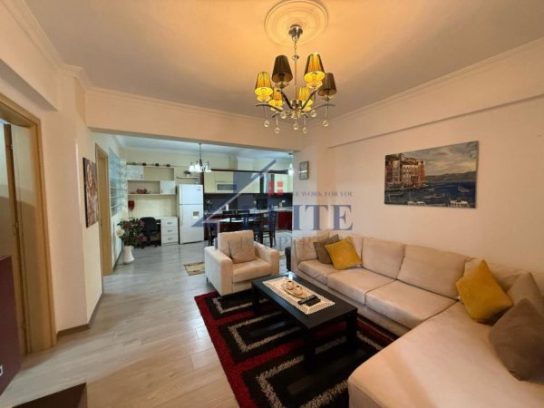 Tirane, jepet me qera apartament 2+1+Ballkon Kati 6, 95 m² 600 € (Laprake)