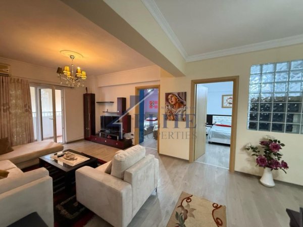 Tirane, jepet me qera apartament 2+1+Ballkon Kati 6, 95 m² 600 € (Laprake)