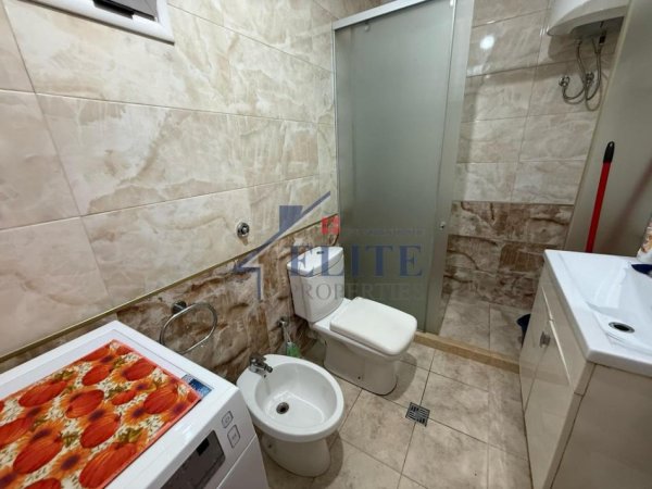 Tirane, jepet me qera apartament 2+1+Ballkon Kati 6, 95 m² 600 € (Laprake)