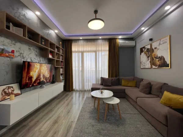 Tirane, jepet me qera apartament 2+1+Ballkon Kati 9, 102 m² 760 € (fusha e aviacionit)