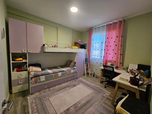 Tirane, jepet me qera apartament 2+1+Ballkon Kati 9, 102 m² 760 € (fusha e aviacionit)