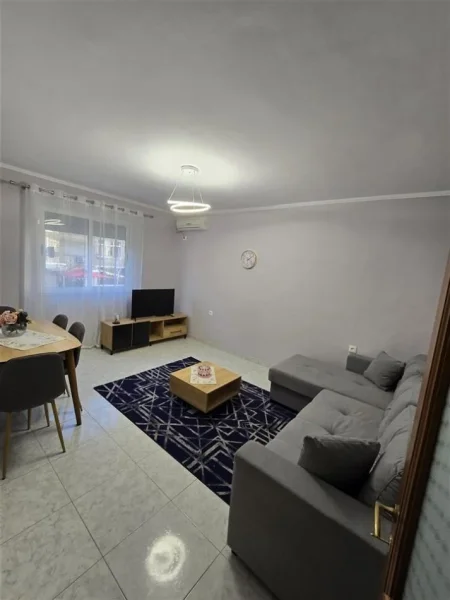 Tirane, jepet me qera apartament 1+1+Aneks+Ballkon Kati 2, 65 m² 600 € (Ali Demi)