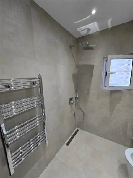 Tirane, jepet me qera apartament 1+1+Aneks+Ballkon Kati 2, 65 m² 600 € (Ali Demi)