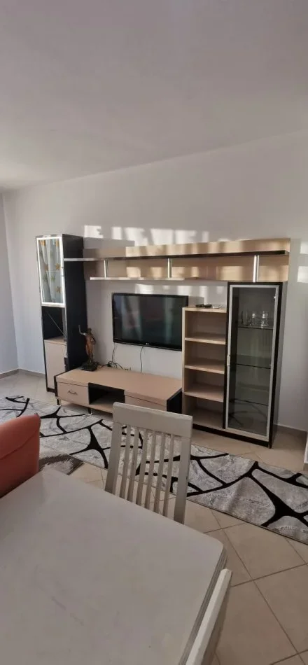 Tirane, jepet me qera apartament 2+1+Aneks+Ballkon Kati 7, 95 m² 400 € 