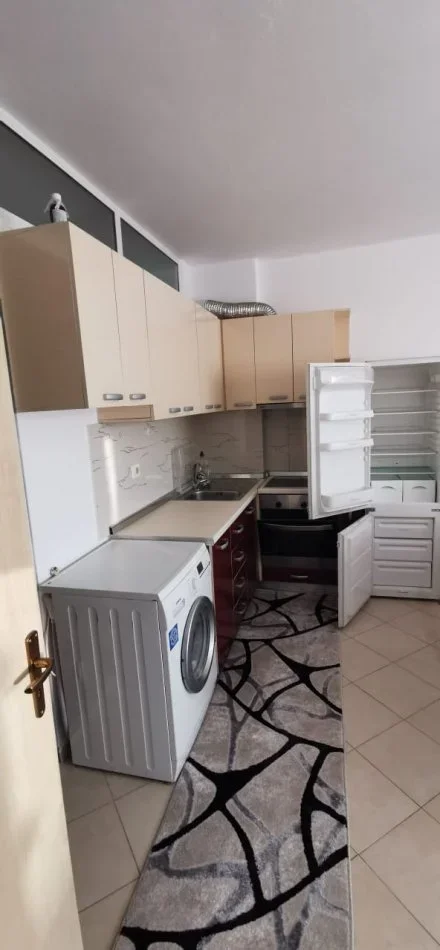 Tirane, jepet me qera apartament 2+1+Aneks+Ballkon Kati 7, 95 m² 400 € 