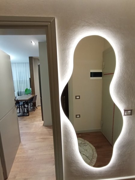 Korce, jepet me qera apartament 1+1+Ballkon Kati 1, 60 € (Rruga Thimi Mitko Korce Albania)