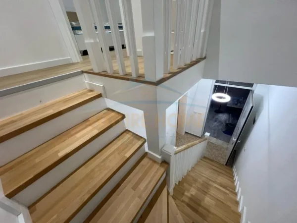 Tirane, jepet me qera shtepi 2 Katshe Kati 0, 50 m² 800 € (Hoxha Tahsim)