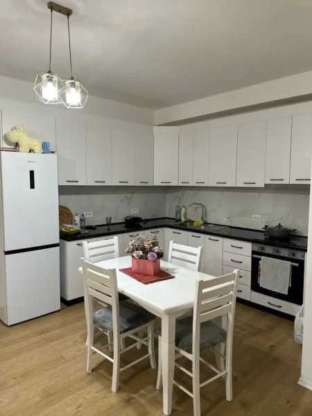 Tirane, jepet me qera apartament 2+1+2 Kati 4, 145 m² 600 € (Zogu i zi)
