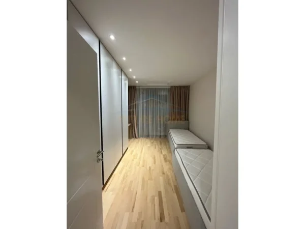 Tirane, jepet me qera apartament 2+1+Ballkon Kati 5, 130 m² 2.200 € (LAKE VIEW, LIQENI)
