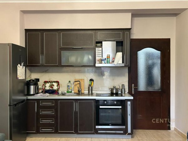 Tirane, jepet me qera apartament 1+1 Kati 6, 63 m² 600 € (rruga e dibres)