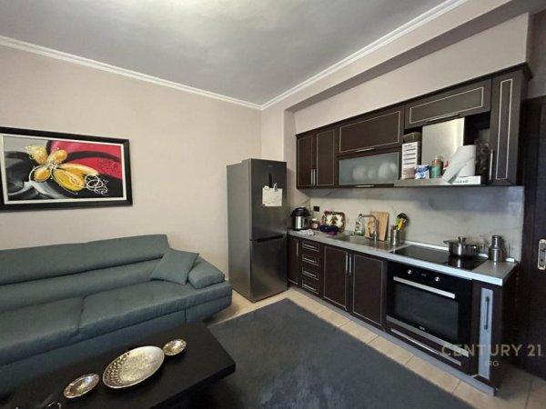 Tirane, jepet me qera apartament 1+1 Kati 6, 63 m² 600 € (rruga e dibres)