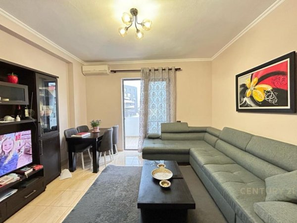 Tirane, jepet me qera apartament 1+1 Kati 6, 63 m² 600 € (rruga e dibres)
