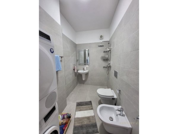 Tirane, jepet me qera apartament 1+1 Kati 1, 51 m² 540 € (xhamllik)