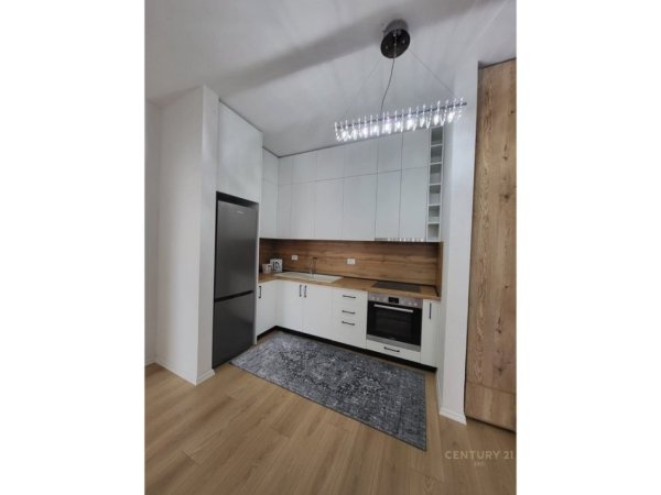 Tirane, jepet me qera apartament 1+1 Kati 1, 51 m² 540 € (xhamllik)