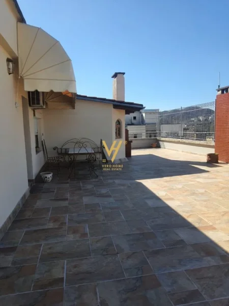 Tirane, jepet me qera zyre Kati 11, 250 m² 1.200 € (STADIUMI DINAMO)